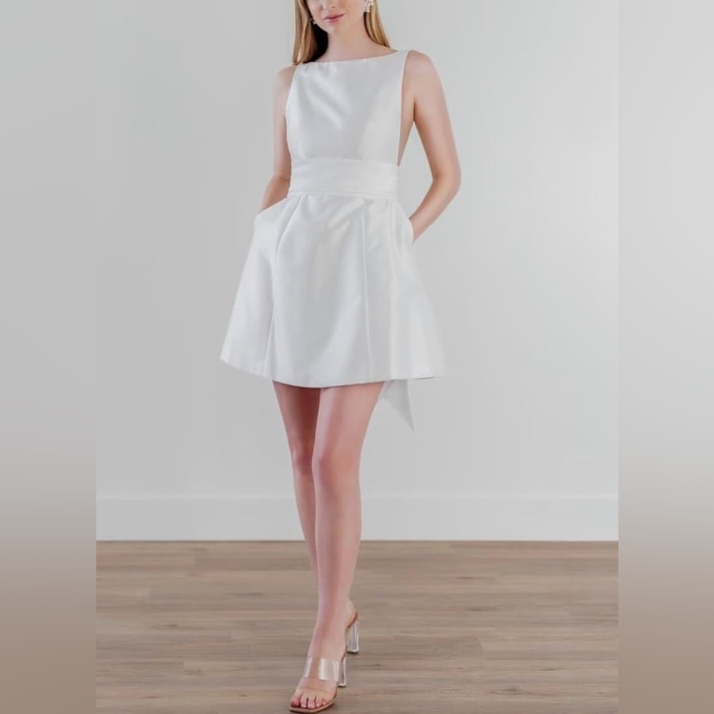 Sleeveless White Satin Trumpet Bridal Mini Dress